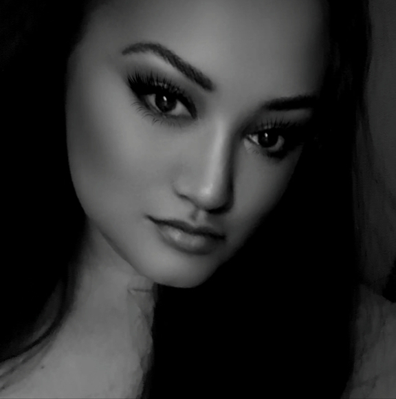 Meet your Posher, Felicia - Picture 2 of 4